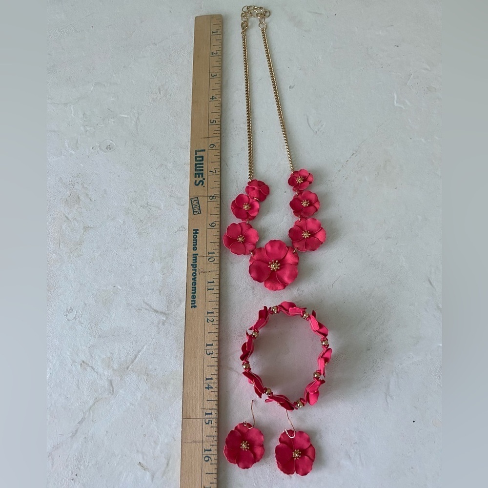 ROSE Necklace Bracelet Earring Set Gold-toned Floral Center and Hardware OS - Picture 5 of 5